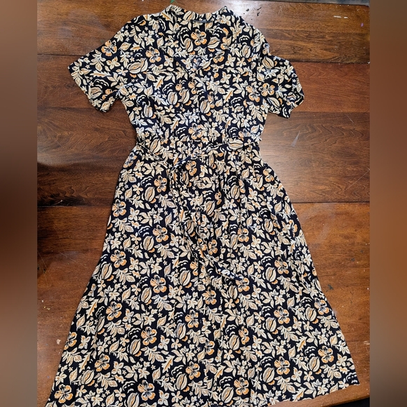 Chic Floral Midi Dress in Black and Cream - Picture 1 of 3